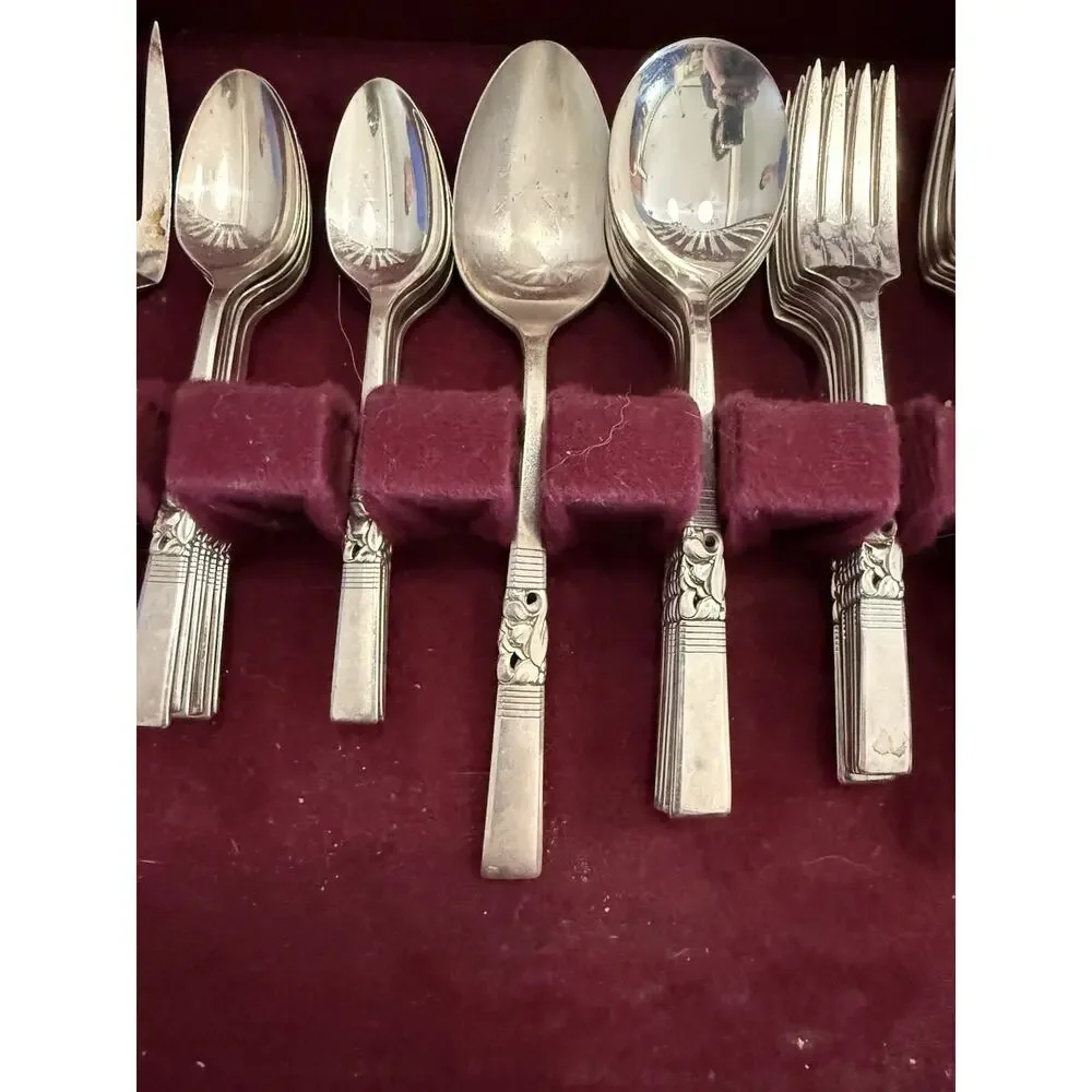 Oneida Community “Morning Star” Silverplate – with Chest See Description &photos